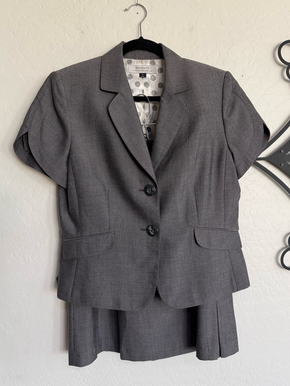 TAHARI Arthur S. Levine Grey Short Sleeve Skirt Suit Set - Size 14